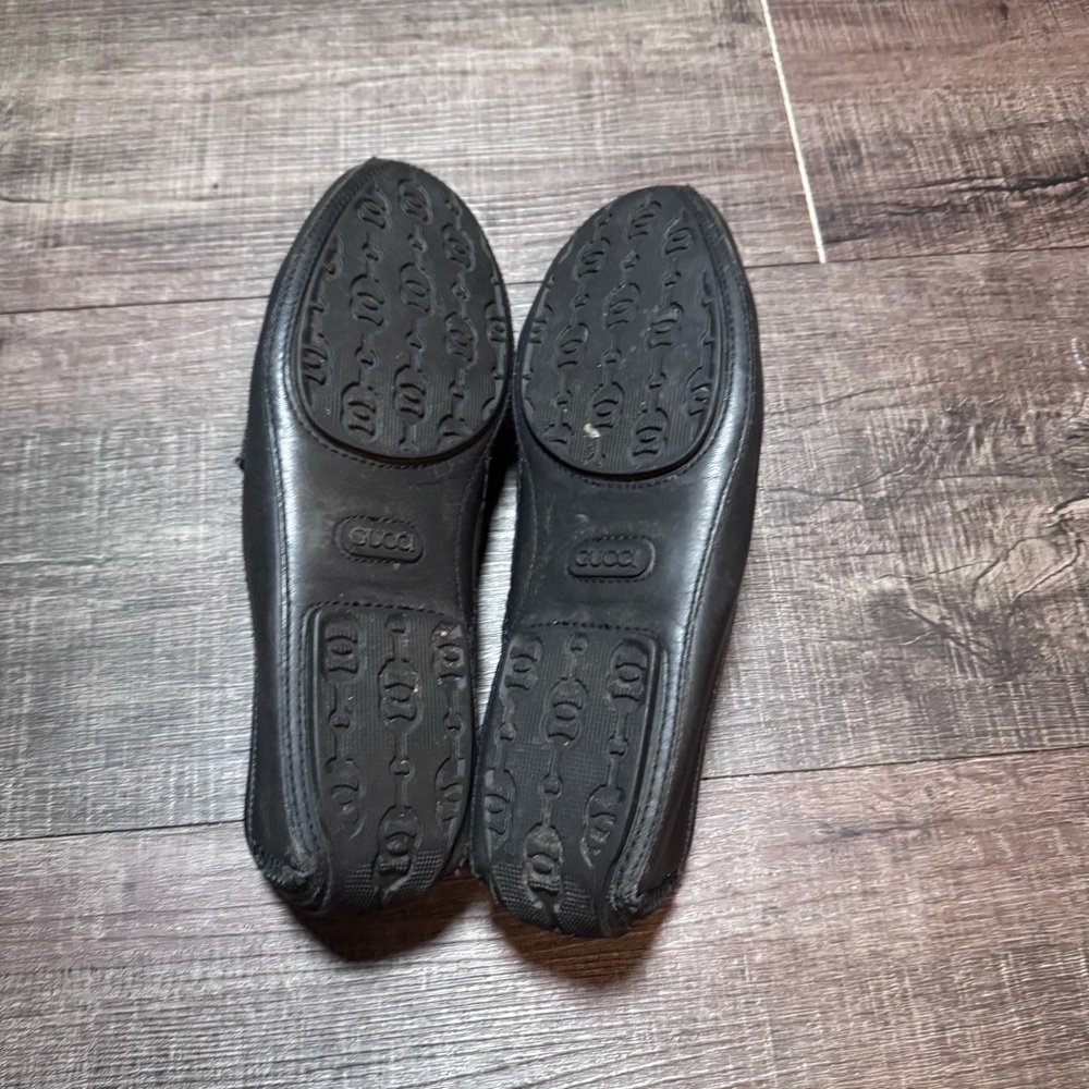 Gucci Men's Horsebit 1953 Leather Loafers in black and white. - Picture 6 of 9